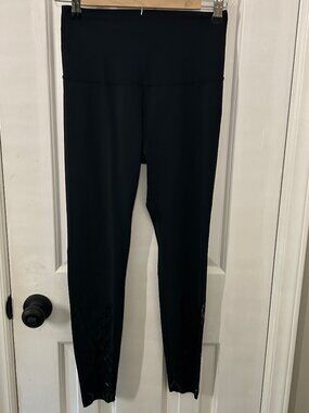 Beyond Yoga Size S Small Black Leggings With Geometric Pattern at Ankle